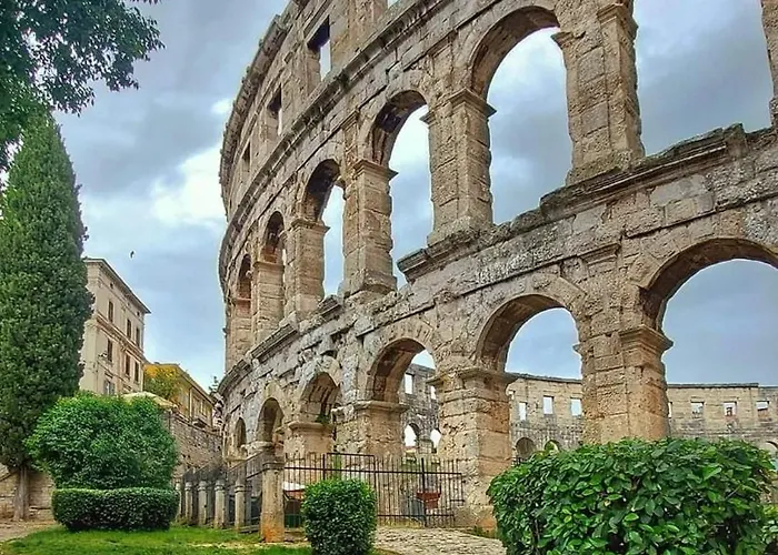 Apartman Neda Pula,near The Beach,free Parking And Wi-fi Póla