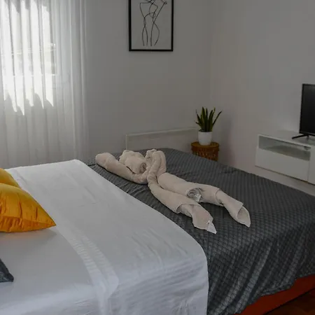 Neda Pula,near The Beach,free Parking And Wi-fi *