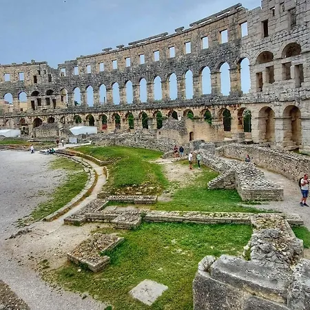 Neda Pula,near The Beach,free Parking And Wi-fi