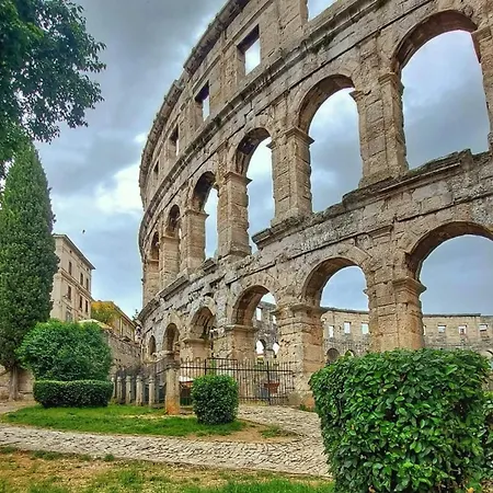 Apartment Neda Pula,near The Beach,free Parking And Wi-fi Pula